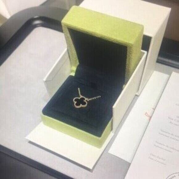 Authentic Van Cleef & Arpels Vintage Alhambra 18K Yellow Gold Necklace - Picture 7 of 8